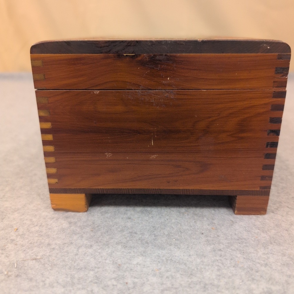 Vintage Cedar Wood Keepsake Chest Cottage Landscape Mirror Jewelry Box Latch - Picture 6 of 10